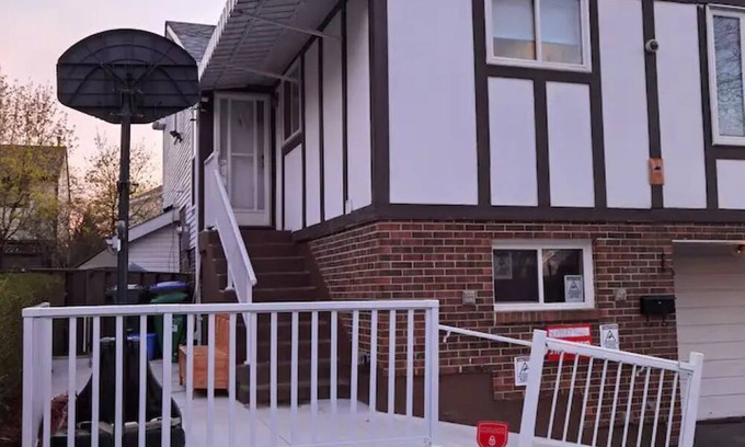 Brampton House | Excellent Top Level 3 Bedroom House With Excellent Location!