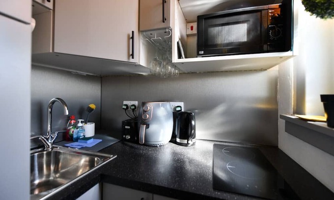 Troon Apartment | Central Troon Seaside Retreat