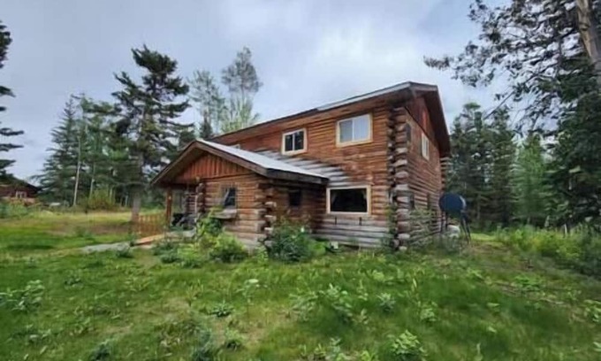 Kenny Lake House | Spruce House: 8 Bedroom Log Home