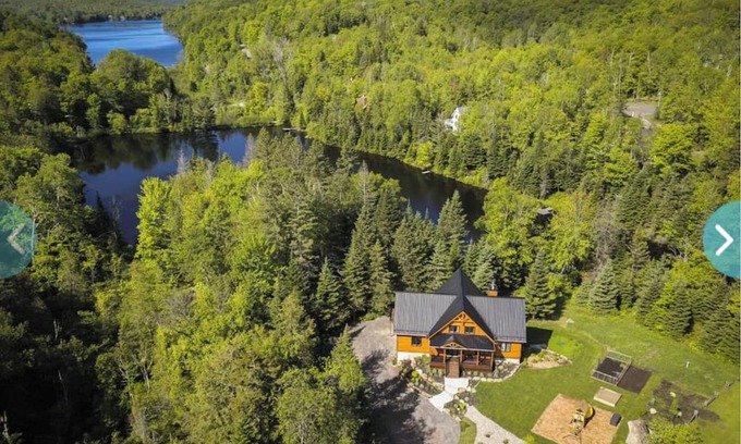 Sainte-Ann-des-Lacs Cottage | Lakeside Oasis: Perfect for Couples & Families! Private Dock, Kayaks, Ski Trails