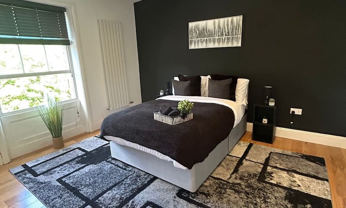 Grimsby Apartment | NEW! 2 Bedroom Central Grimsby, Flat 1