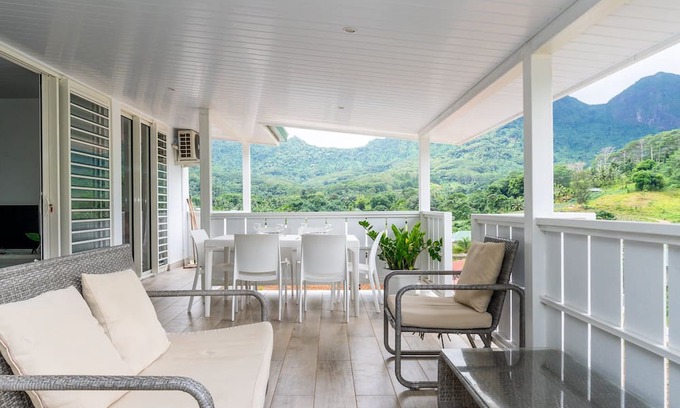 Paopao House | Painapo Lodge 2BR Valley View Paopao Moorea