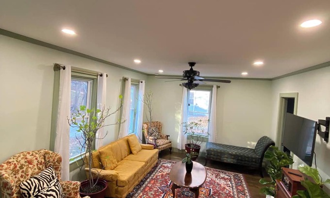 Springfield House | 16 Miles Away from Okemo Mountain Resort-Newly Renovated Furnished House