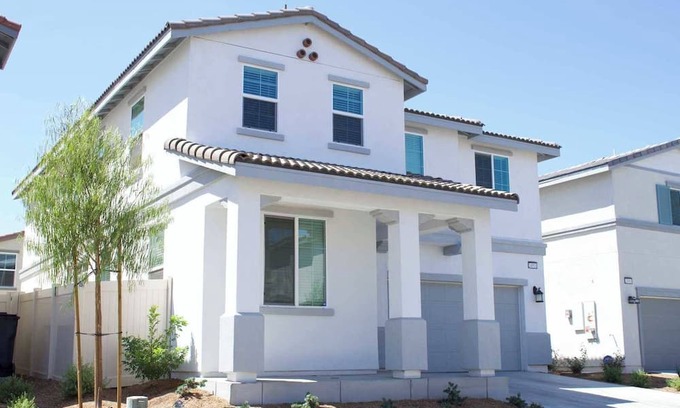 Moreno Valley House | Spacious 5B｜Gated Community｜ Perfect For Vacation&WFH&Insurance&Renovation#41535