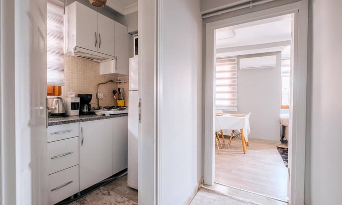 Sakarya Apartment | Central Flat Near Golden Horn and Bilgi University