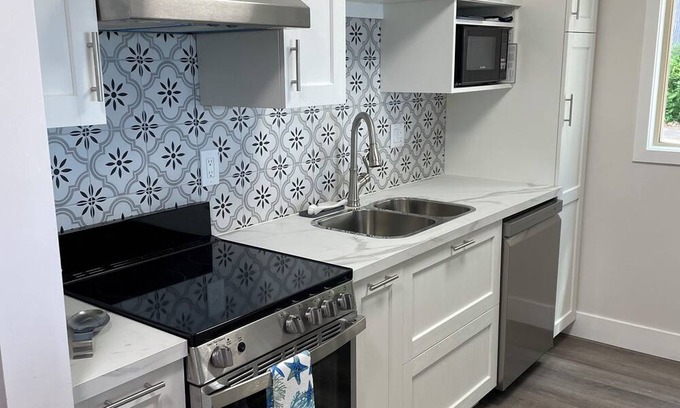 Regional District of Nanaimo Condo | Beachfront Getaway in Qualicum Beach