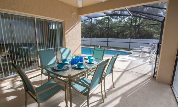 Lindfields House | NEWLY RENOVATED Kitchen and bathrooms- 3 bed, South-facing Pool, 3 miles to Disney, family friendly