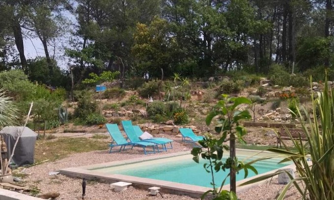 Rocbaron Apartment | Joli Studio Avec Piscine Plein de Charme en Provence Verte !