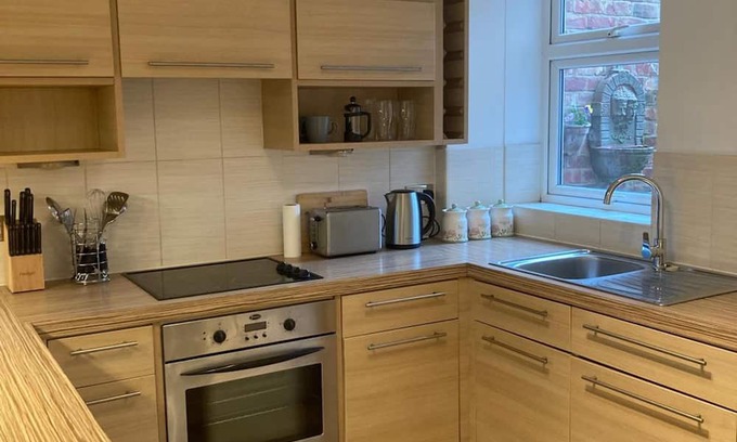 Northampton Apartment | One Bedroom Cottage in Northampton