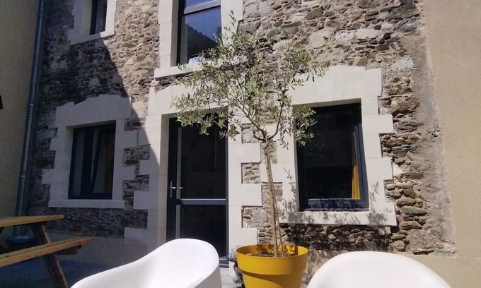 Varades Apartment | La Réserve - Jolie Petite Maison au Coeur de St Florent le Vieil