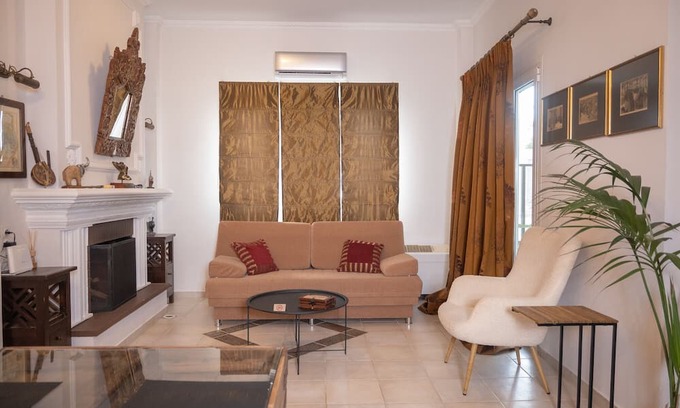 Korinthos Apartment | Apartment 'Unique Near The Beach' with Shared Terrace, Wi-Fi and Air Conditioning