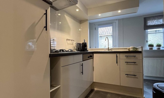 Kinnum Apartment | Cozy apartment in the centrally located Baaiduinen