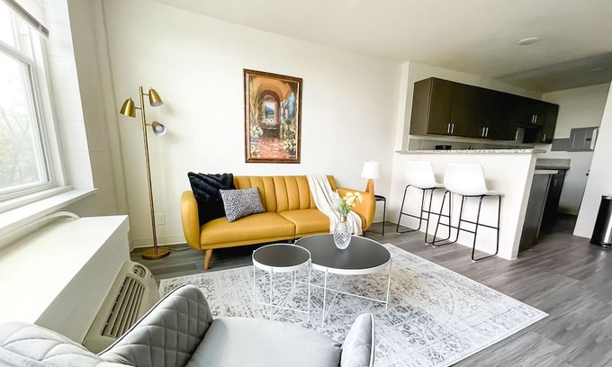 Corryville Apartment | Sleepover: Luxurious 1BD/1BA + Gym - Cincinnati