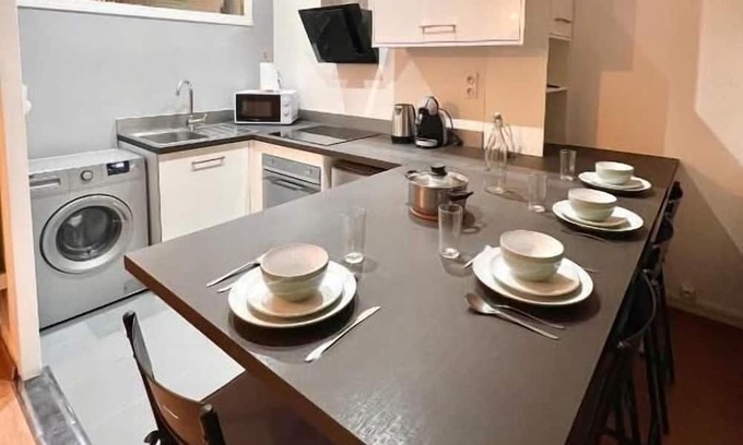 Quartier Chorier-Berriat Apartment | Le Filmophile Spacieux Avec 2 Balcons et Garage Privé