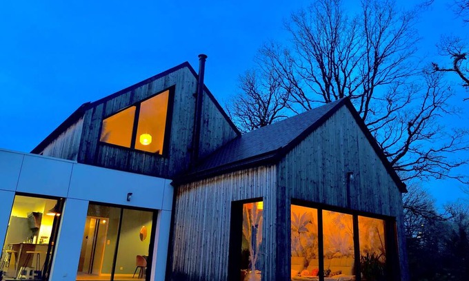 Plescop House | Maison Moderne en Bois au Cœur de la Nature