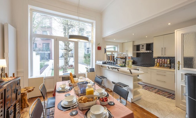 Ixelles Bed & Breakfast | Family Studio - Bed & Breakfast - Free Breakfast + Gym - 2 Queen Beds