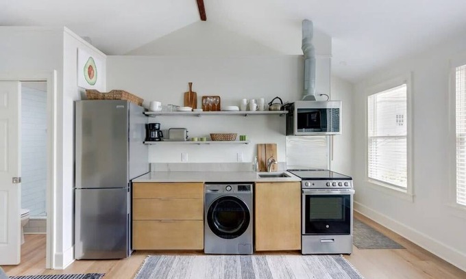Kayton - Frazier Area Apartment | The Nest on Duffy Lane, Fresh | Modern | Parking