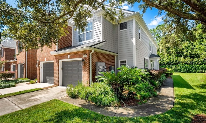 Southside House | Comfy House Close to Beach & Hospitals!