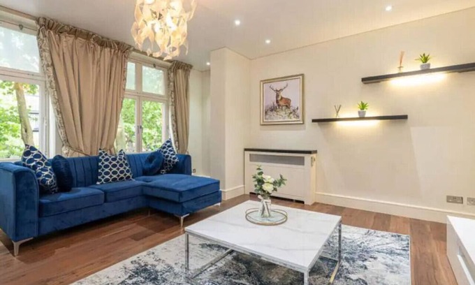 Little Venice Apartment | Elegant 3BR Retreat in Maida Vale PAID Parking
