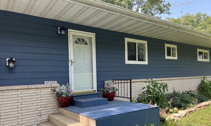 Medina Cabin | Cozy 3 bedroom on Lazy Lake. Includes 2 kitchens, 2 bathrooms, sauna, and kayaks