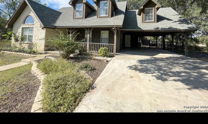 Brackettville House | Eclipse viewing in Fort Clark while enjoying golf, swimming and historic sites