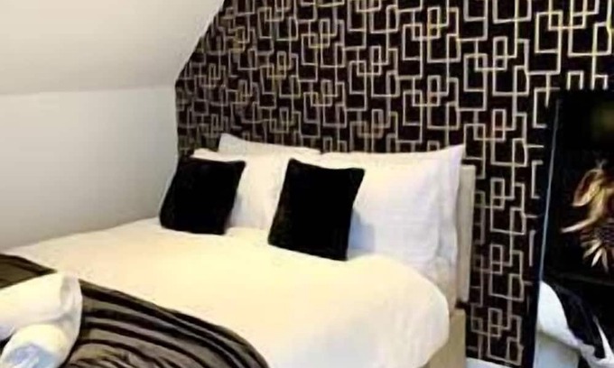 Portsmouth Apartment | Elegant 3 bedroom flat with parking