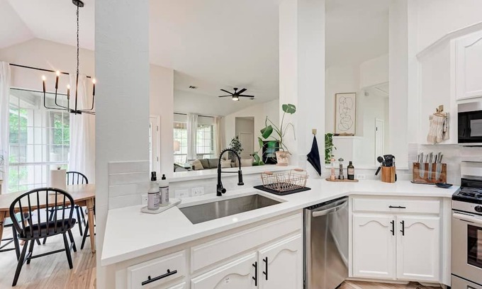 Cedar Park House | Bright & Modern + Patio @ Cedar Park Austin