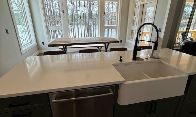 Granite Falls House | Coveside Drive - Beautiful Lakefront Home!