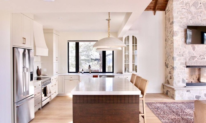 Long Point Cottage | Shore View Lake House - Luxury Rental
