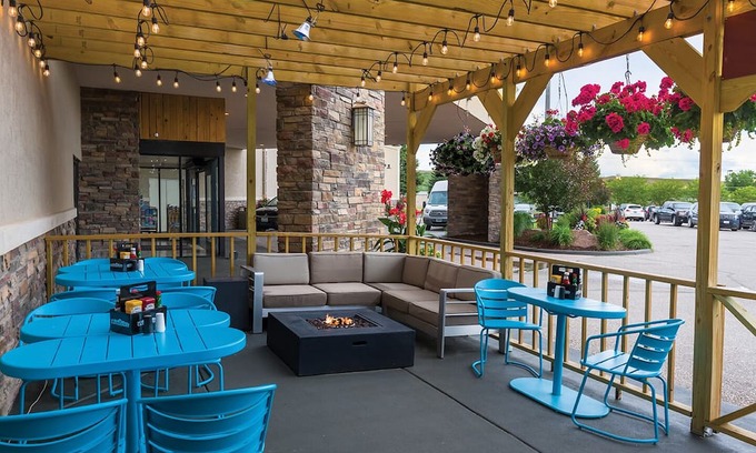 Casper House | Great for Corporate Travel! 4 Units, Free Airport Shuttle, Swimming Pool!