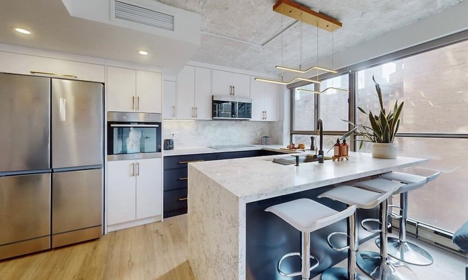 Old Town Condo | Downtown Toronto Delight: The Cozy 3-Bedroom