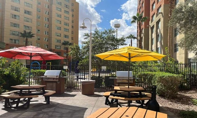Enterprise Apartment | 1 Bedroom Apartment, 5 heated pools, arcade, gym, free parking and more!