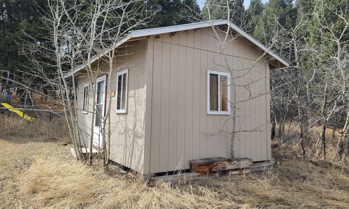 Powell County RV Rental | Avon Dry cabins with central bath house nightly & longterm rentals w/12 Rv sites