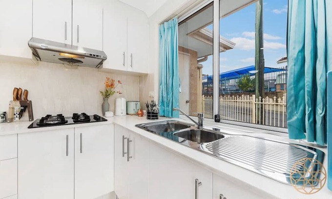 Hurstville House | Hurstville 2Br Granny flat near Shopping & Train