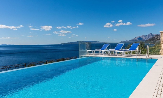 Potomje Villa | Villa di Goya heated infinity pool, beachfront, quiet area, outdoor kitchen, bbq