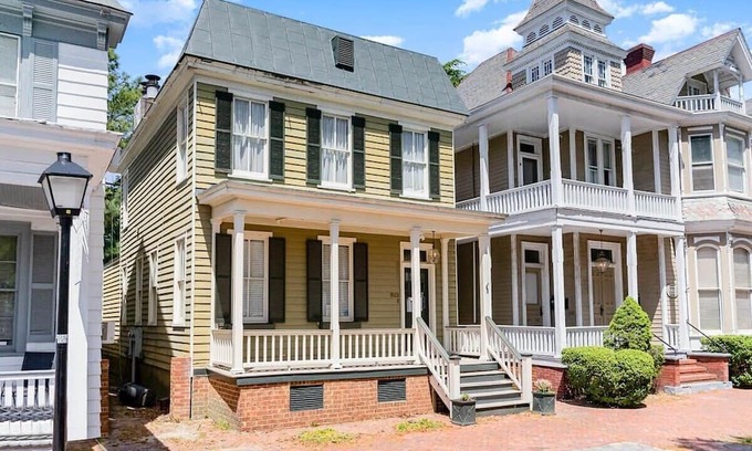 Portsmouth Apartment | The Enchantment of Old Towne Portsmouth - Suite 2