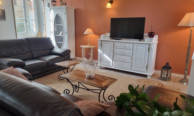 Gy-les-Nonains House | Le Gîte du Cerisier Grande Maison Pour 4 Personnes Avec Espace Télétravail