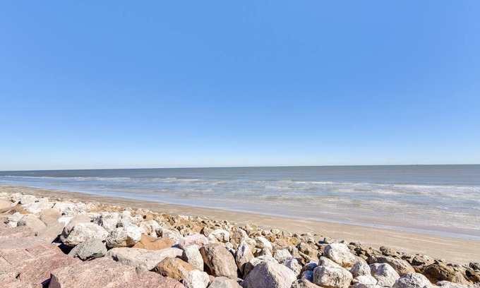 Surfside Beach Cottage | Pet-friendly Surfside Beach Home w/ Ocean Views!