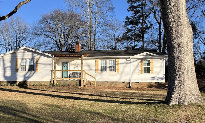 Travelers Rest House | House in the country but close to town