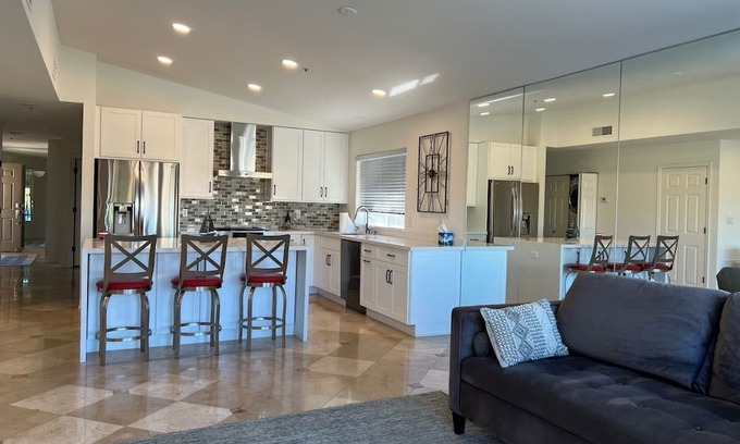 Monterey Point Condo | Lakeside 2-bedroom condo with WiFi, pool and fitness room in lovely Scottsdale