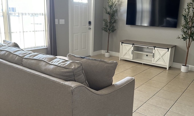 Mariner House | Warm & Welcoming Rancher