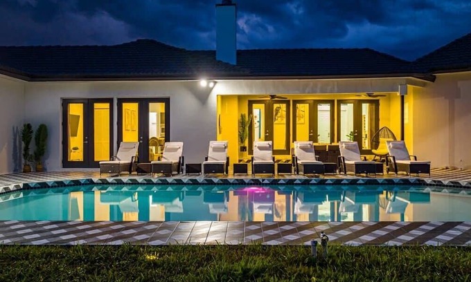 Hunt Club House | Modern Luxurious Pool Estate!