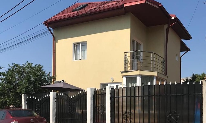 Sector 2 House | Beautiful 2 Bed Yellow House in Bucharest