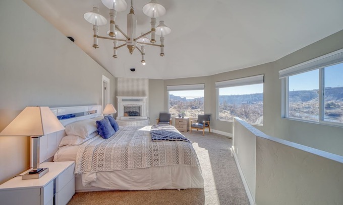 Twin Falls House | Luxury Private 3BR Home w/ Canyon & River Views