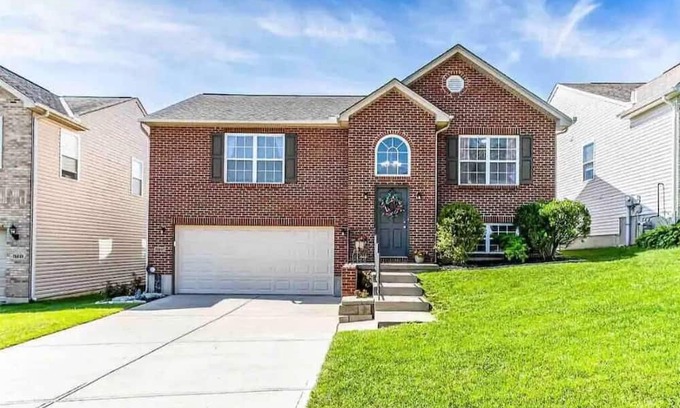 Burlington House | “Journey” “Florence in KY Entire bi-level house