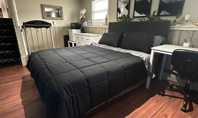 Hamden House | Immaculate Home in Quiet Neighborhood