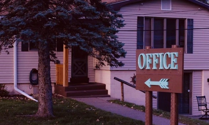 Onalaska House | Overlooking Lake Onalaska -- Two Queen beds + bathroom in nostalgic motel