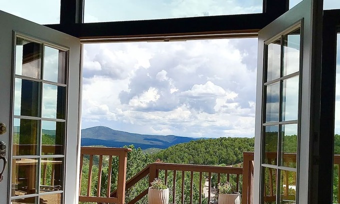 Cedar Crest House | mountain home near sandia trails.