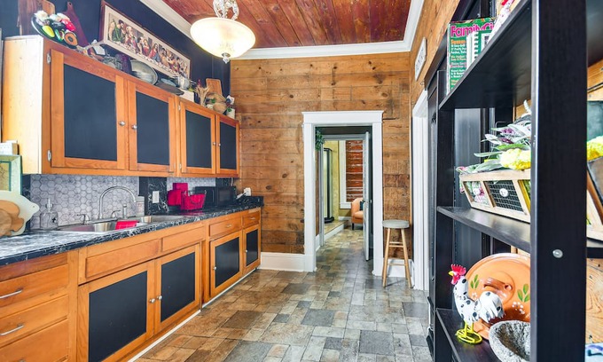 Dawn Apartment | Downtown Hereford Apartment: Dine, Shop + More!