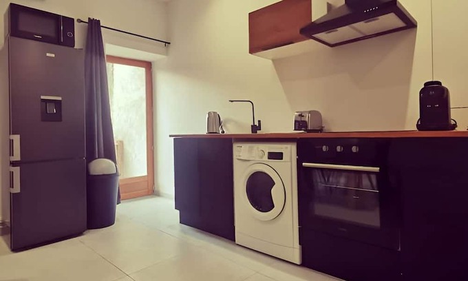Centre Ville Apartment | Apartment-Private Bathroom